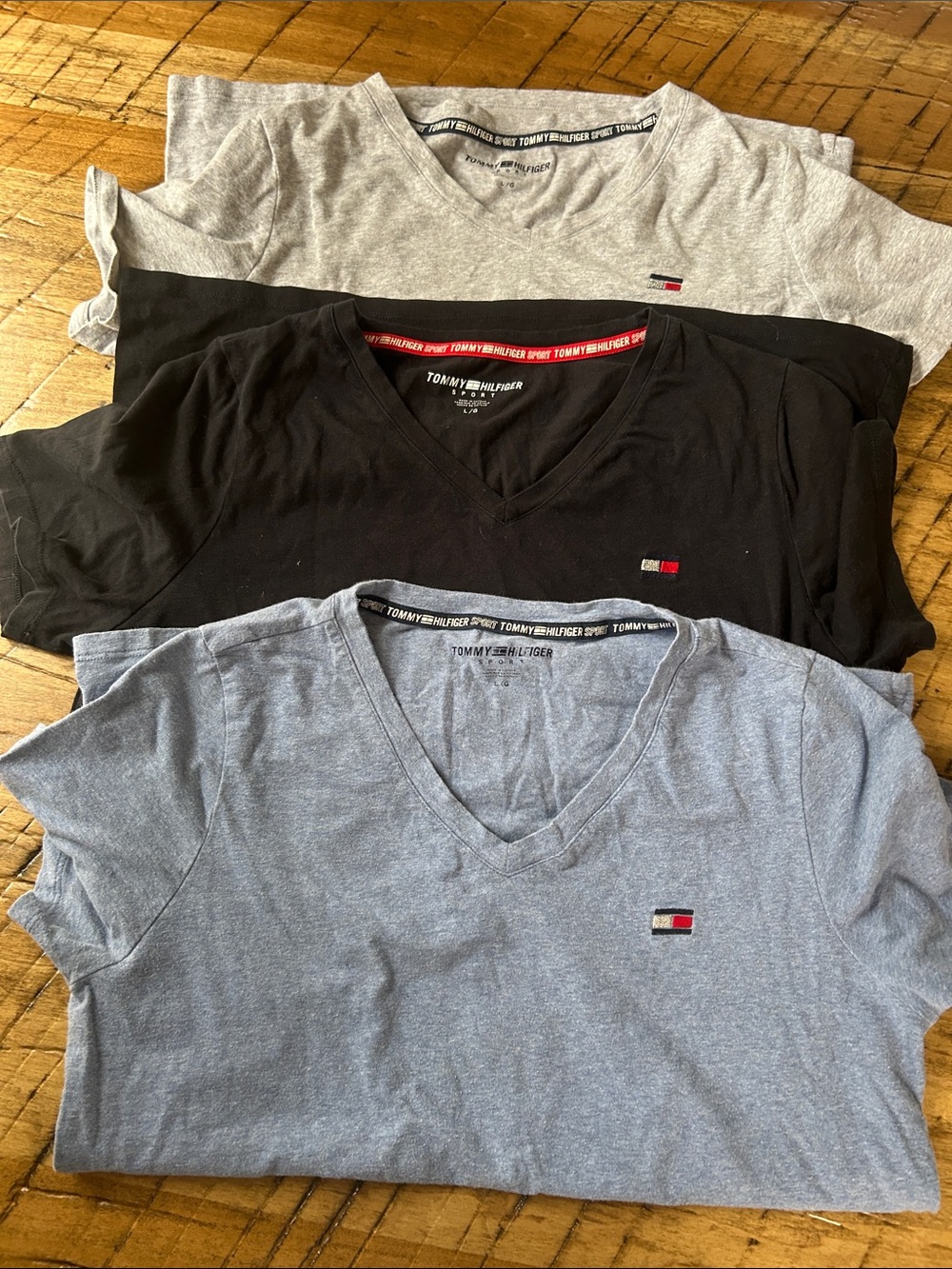 Tommy Hilfiger ladies 3 short sleeve tee shirts large. Blue, black , grey.